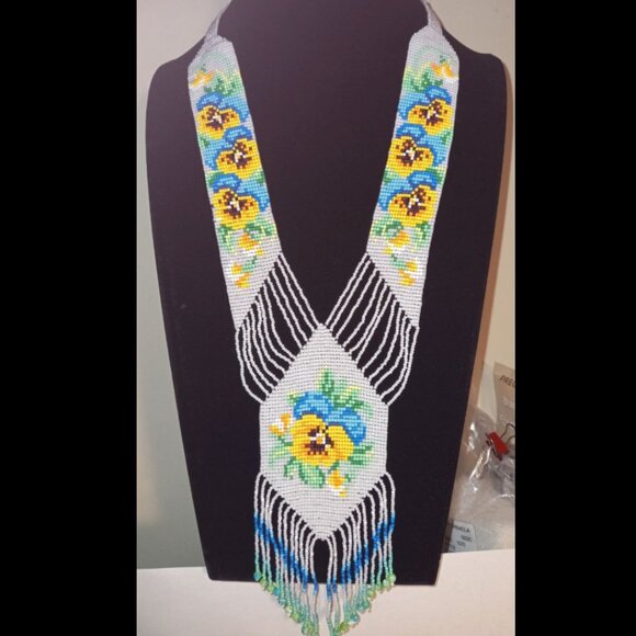 🌼 Beaded Gerdan with Pansy Flower Motifs 🌼 - Picture 1 of 6